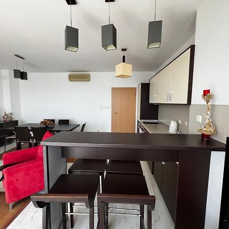 Modern Beachfront Apartment With Pool Rawda Zewnętrze zdjęcie