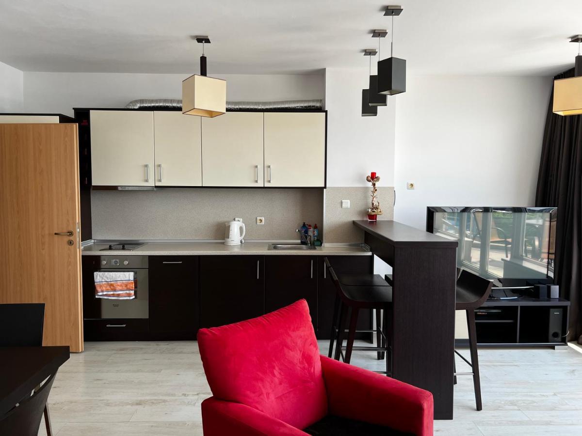 Modern Beachfront Apartment With Pool Rawda Zewnętrze zdjęcie