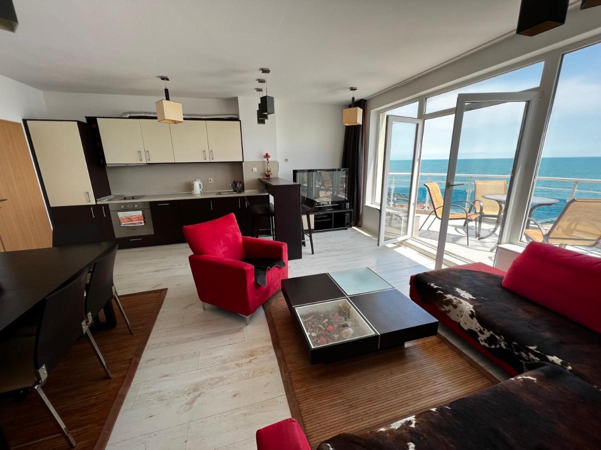 Modern Beachfront Apartment With Pool Rawda Zewnętrze zdjęcie